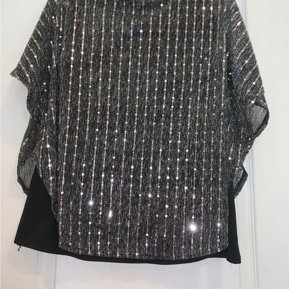 SHIMMERY GLAM Top - Picture 2 of 2